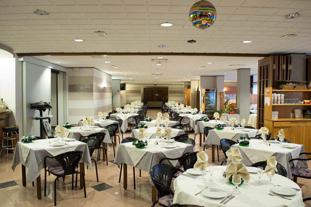 Hotel Faro Montichiari Exteriör bild