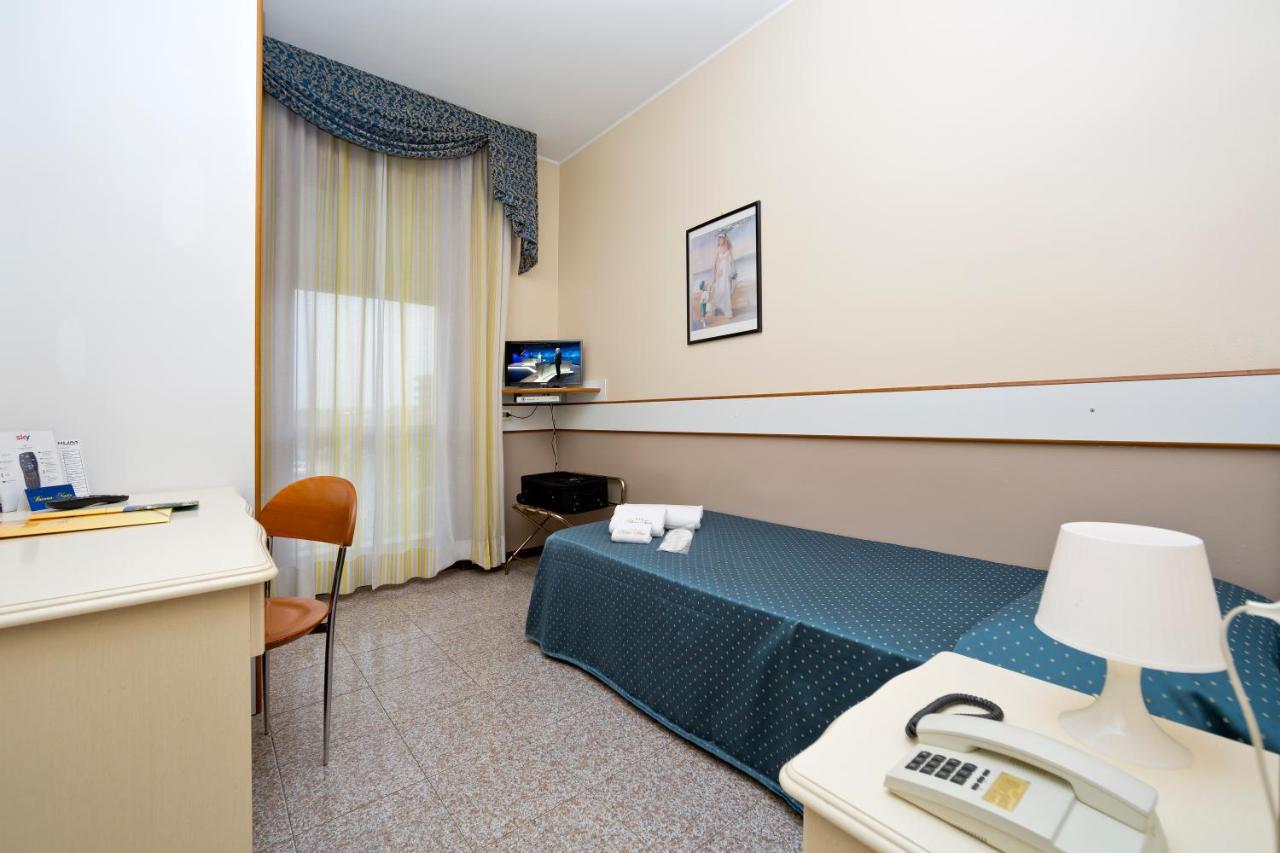 Hotel Faro Montichiari Exteriör bild