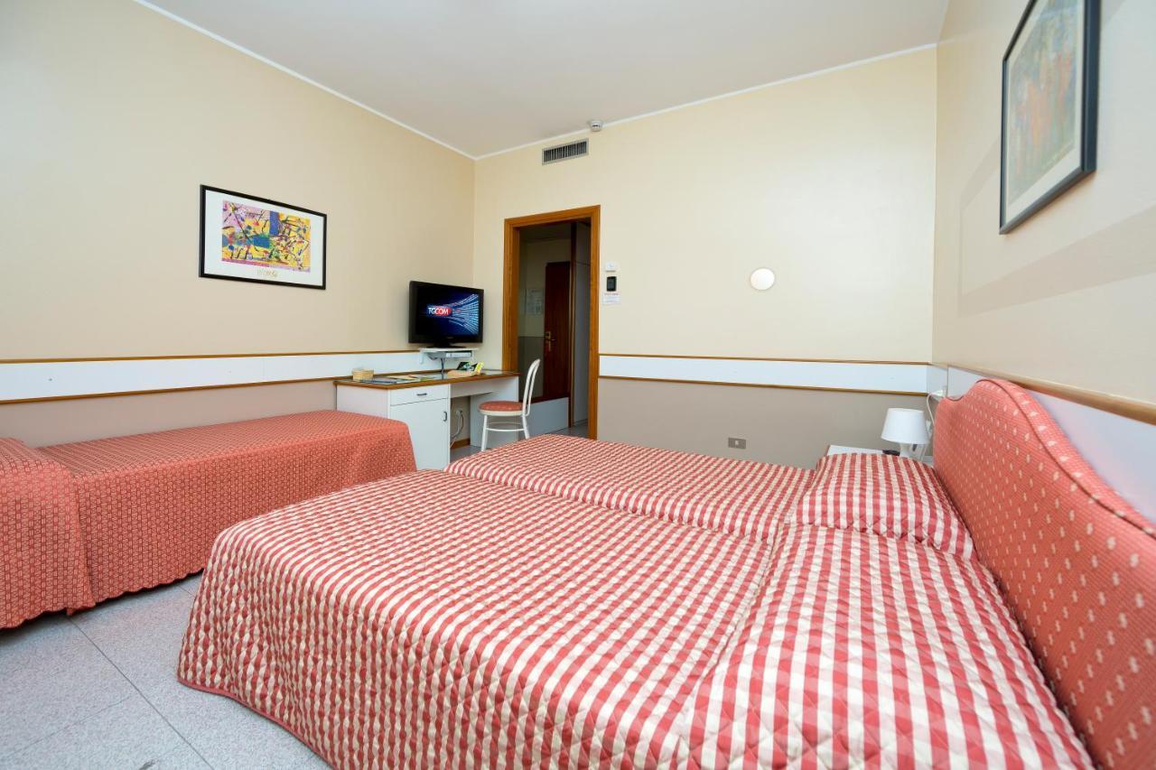 Hotel Faro Montichiari Exteriör bild