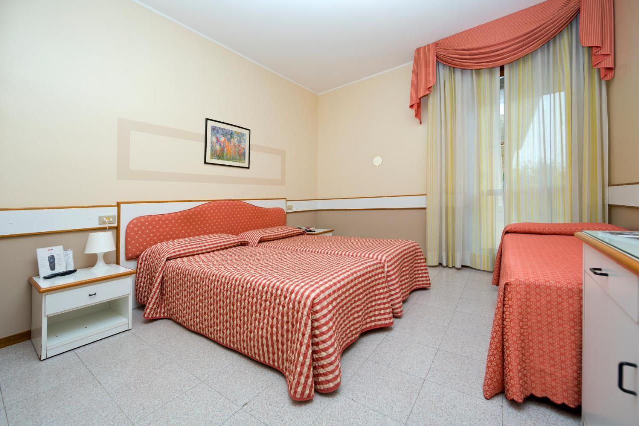 Hotel Faro Montichiari Exteriör bild