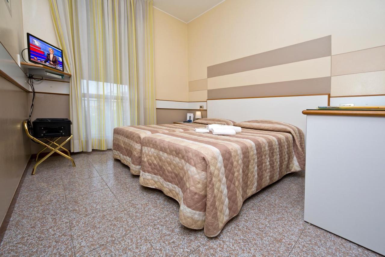 Hotel Faro Montichiari Exteriör bild